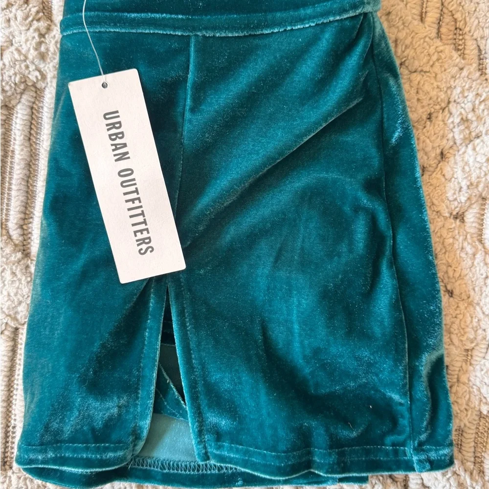 Urban Outfitters Green Velvet Low Rise teal Skort Sz XS‎ NWT